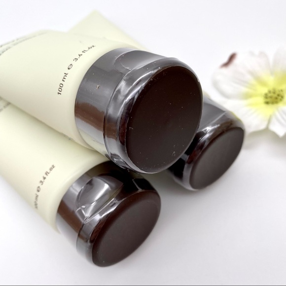 AHAVA Mineral Body Lotion, Shower Gel & Hand Cream Boxed Set - Picture 4 of 14